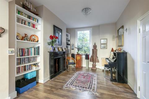 12 Reighton Road, London, E5 8SG