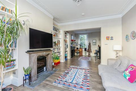 12 Reighton Road, London, E5 8SG