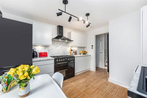 12 Reighton Road, London, E5 8SG