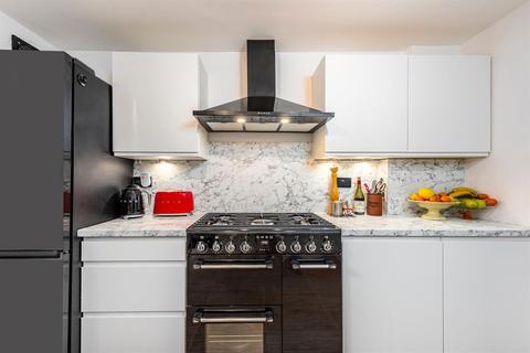 12 Reighton Road, London, E5 8SG