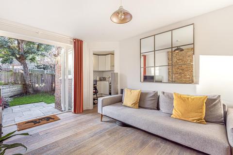 12 Wolsey Grove, Esher, KT10 8NU