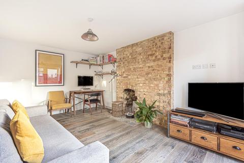 12 Wolsey Grove, Esher, KT10 8NU