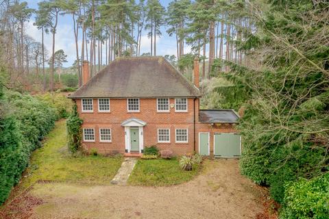 Marchwood Dukes Covert, Bagshot, GU19 5HU