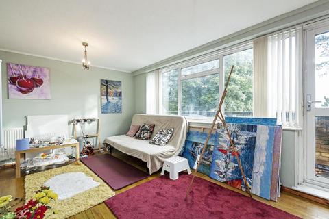 36 Lydney Close, London, SW19 6JN