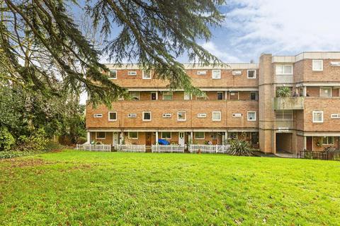 36 Lydney Close, London, SW19 6JN