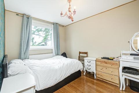 36 Lydney Close, London, SW19 6JN