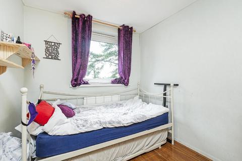 36 Lydney Close, London, SW19 6JN