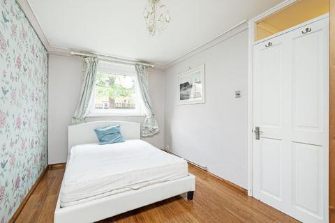 36 Lydney Close, London, SW19 6JN