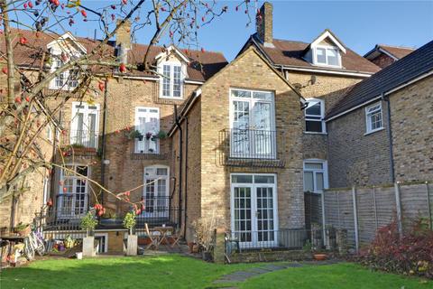 Flat B, 362 Lee High Road, London, SE12 8RS