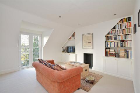 Flat B, 362 Lee High Road, London, SE12 8RS