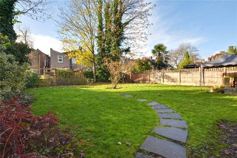 Flat B, 362 Lee High Road, London, SE12 8RS