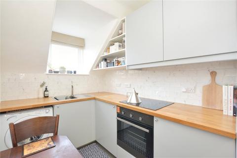 Flat B, 362 Lee High Road, London, SE12 8RS