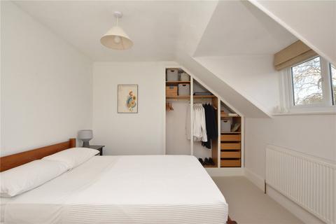 Flat B, 362 Lee High Road, London, SE12 8RS