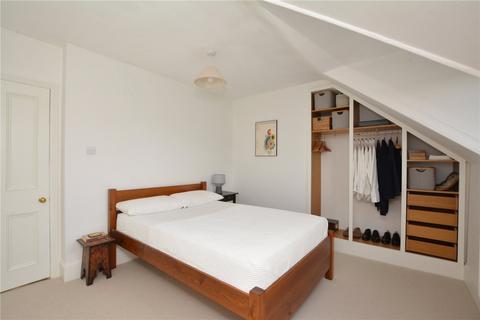 Flat B, 362 Lee High Road, London, SE12 8RS