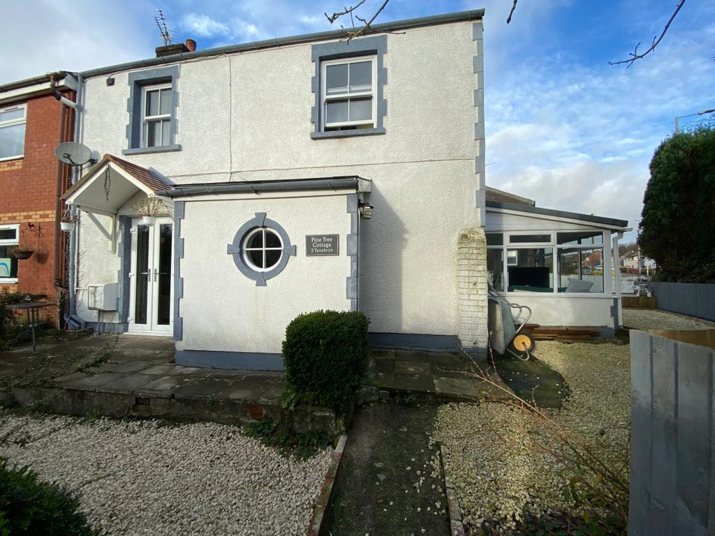 Tonyrefail Tonyrefail 3 bed semidetached house £165,000