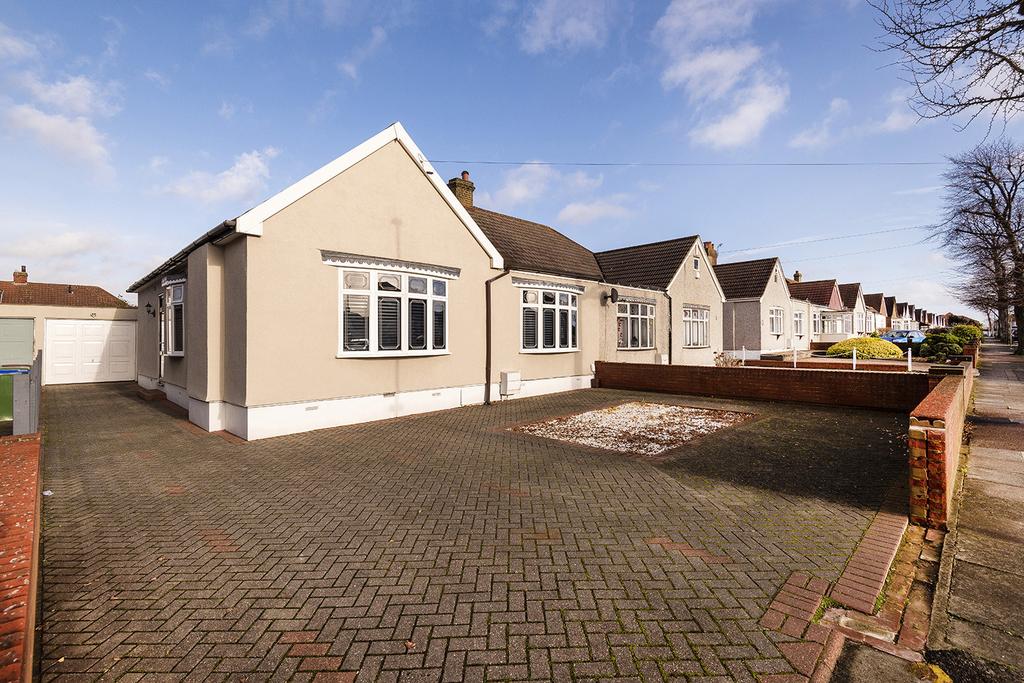Dorcis Avenue, Bexleyheath, Kent, DA7 3 bed bungalow £525,000
