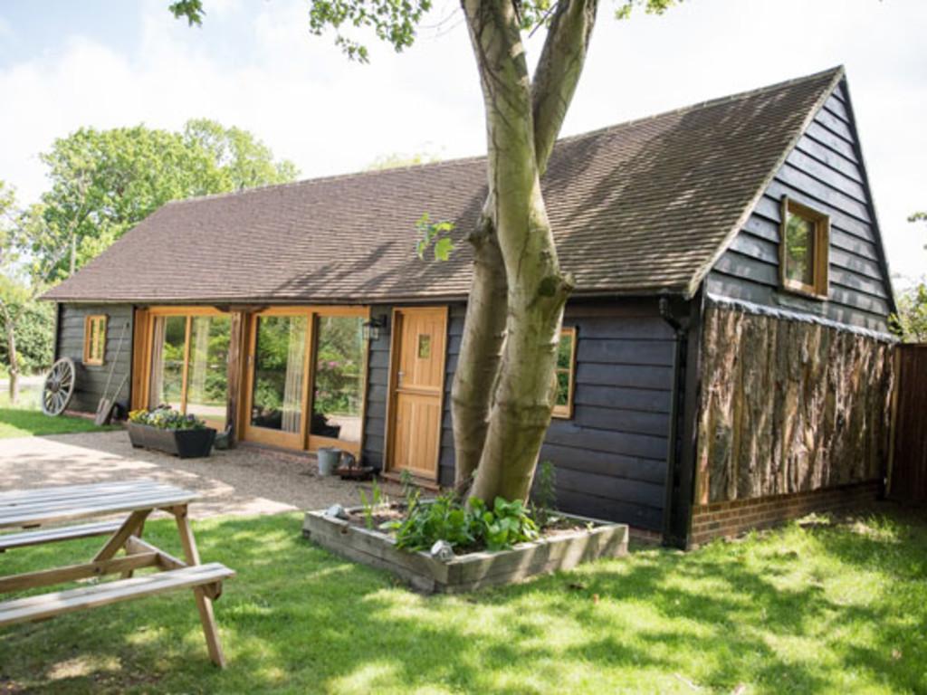 Darling Buds Farm, Bethersden 2 bed barn conversion £500,000