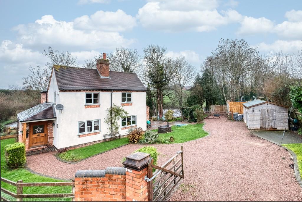 Sugarbrook Lane, Stoke Pound, Bromsgrove, B60 3AU 4 bed cottage £475,000
