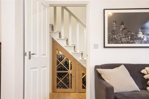 2 Bicester Road, Richmond, TW9 4QL