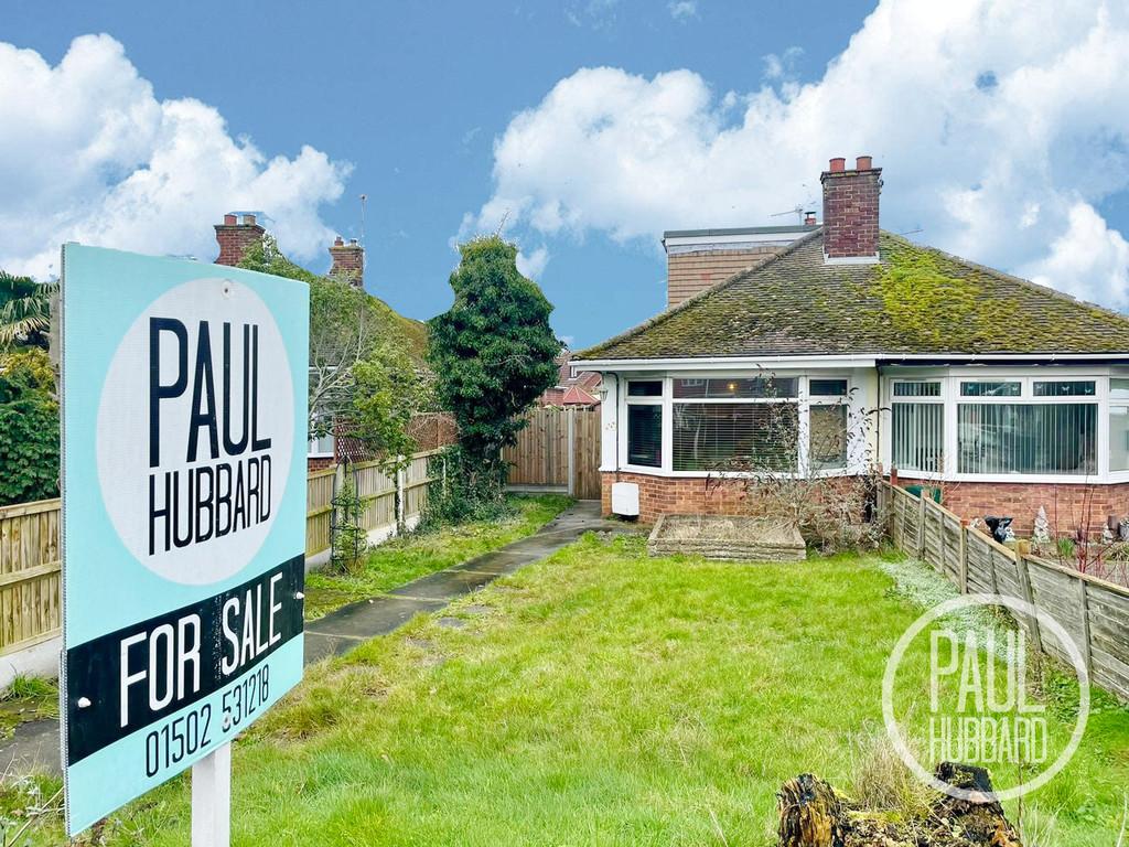 Beccles Road, Bradwell, Great Yarmouth 2 bed semidetached bungalow £