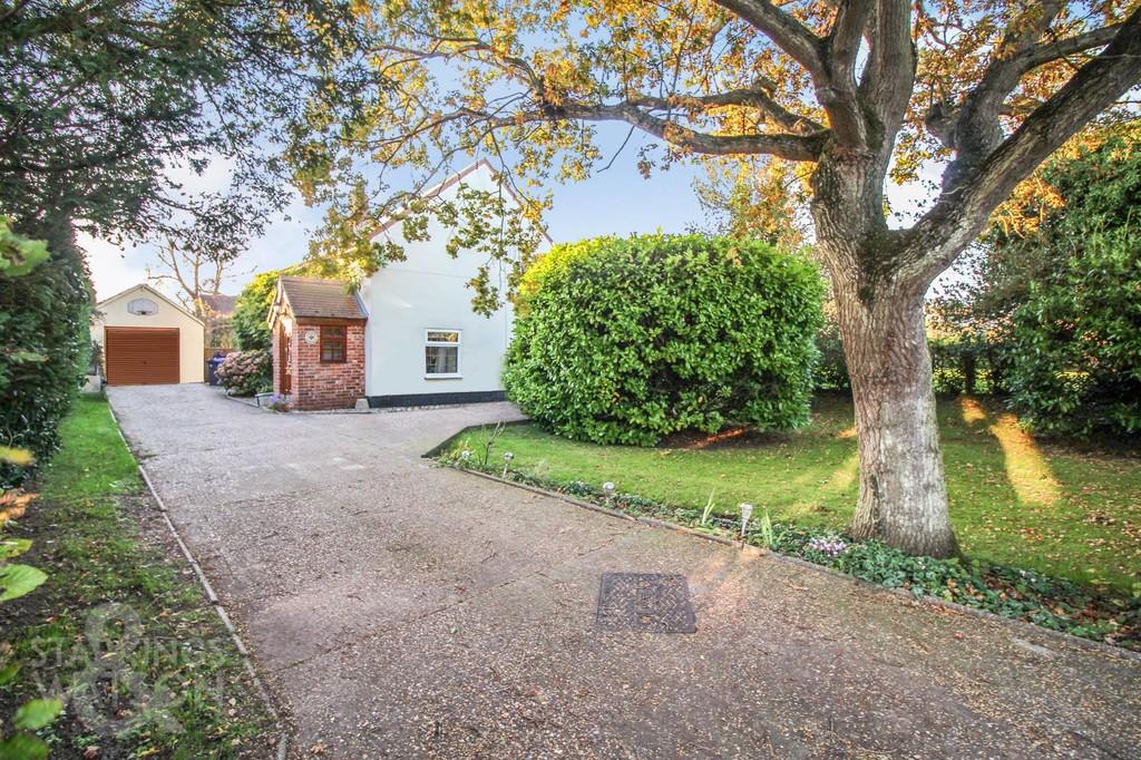 Market Lane, Blundeston, Lowestoft 4 bed cottage £375,000