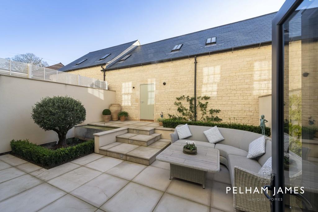South facing courtyard garden