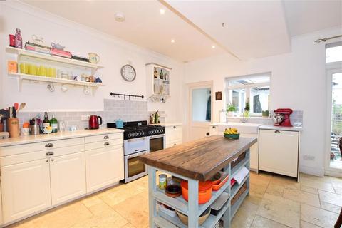 6 Headcorn Road, Staplehurst, Tonbridge, TN12 0BT