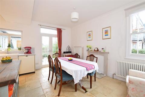 6 Headcorn Road, Staplehurst, Tonbridge, TN12 0BT