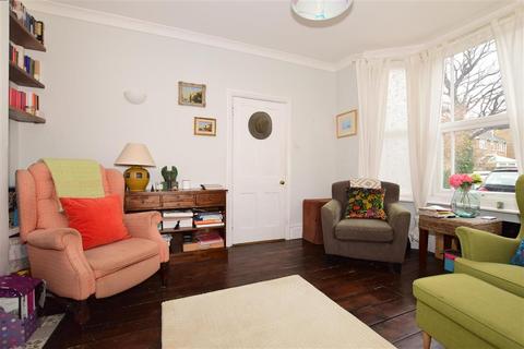 6 Headcorn Road, Staplehurst, Tonbridge, TN12 0BT