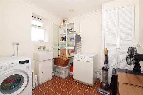 6 Headcorn Road, Staplehurst, Tonbridge, TN12 0BT