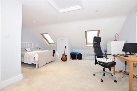 6 Headcorn Road, Staplehurst, Tonbridge, TN12 0BT