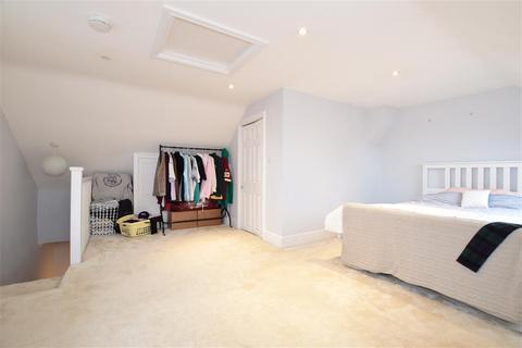 6 Headcorn Road, Staplehurst, Tonbridge, TN12 0BT