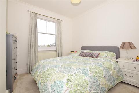 6 Headcorn Road, Staplehurst, Tonbridge, TN12 0BT