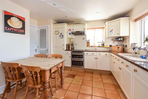 Lea House Meadow Drive, Fewcott, Bicester, OX27 7PS