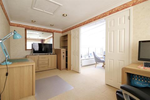 19 Darcey Close, Grange Park, Swindon, SN5 6DZ