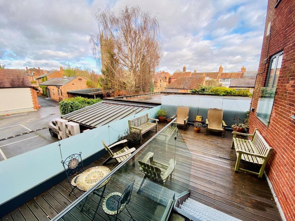Swan Communal Deck.jpg