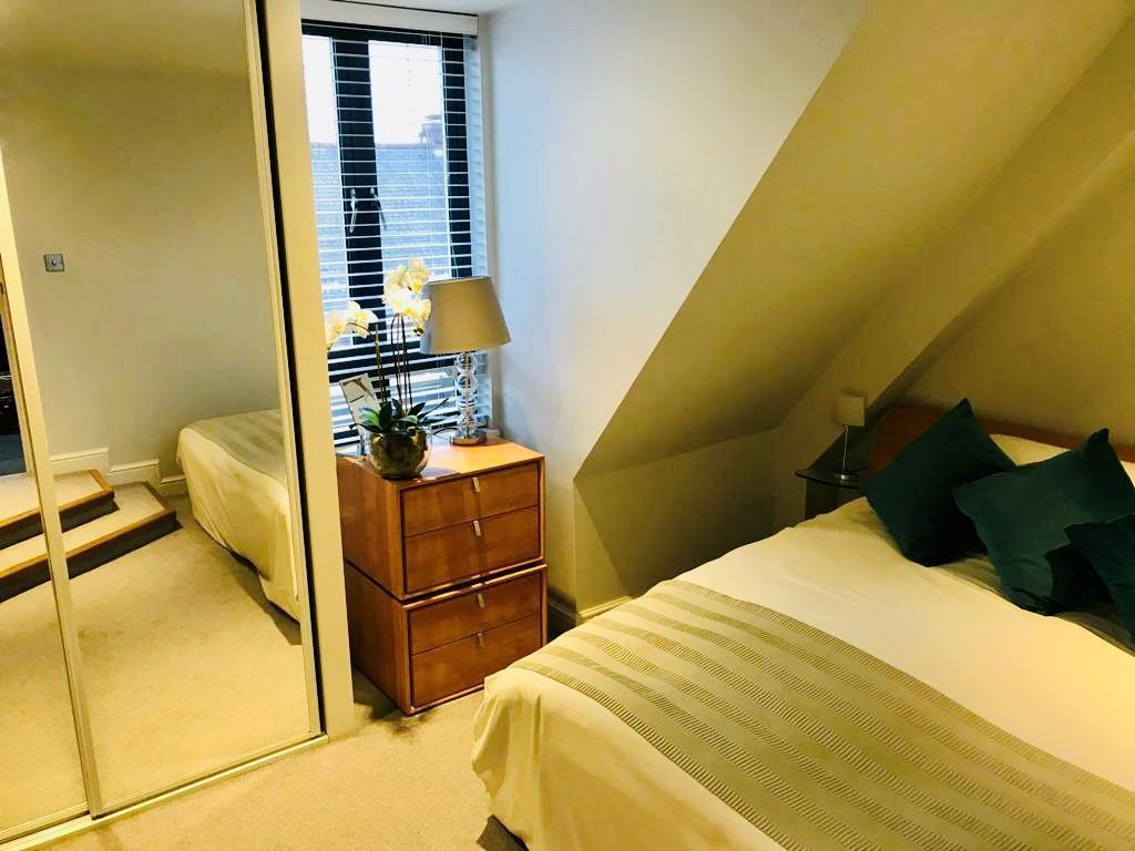 Bed2.jpg
