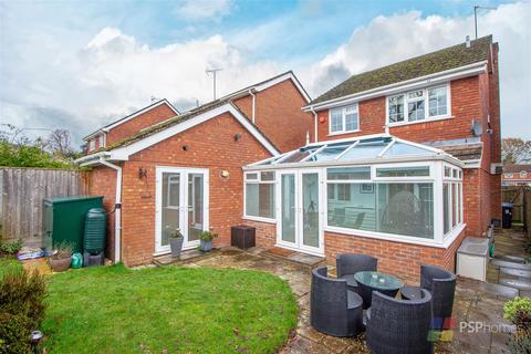 119 Beech Hill, Haywards Heath, RH16 3TS