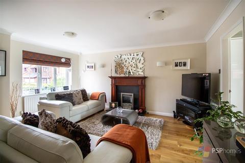 119 Beech Hill, Haywards Heath, RH16 3TS