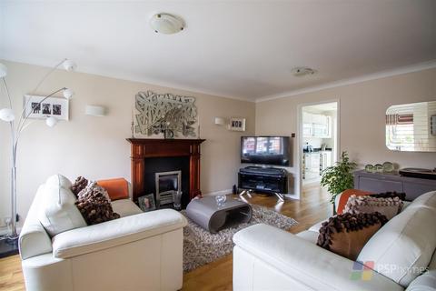 119 Beech Hill, Haywards Heath, RH16 3TS