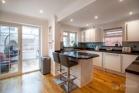 119 Beech Hill, Haywards Heath, RH16 3TS
