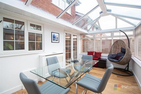 119 Beech Hill, Haywards Heath, RH16 3TS