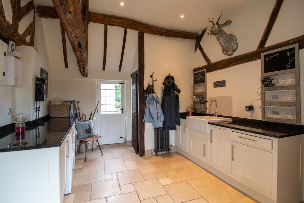 8447194-interior52.jpg