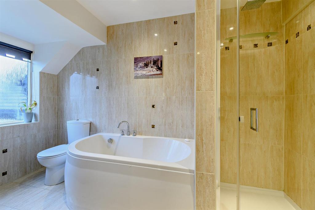 Jack &amp; Jill Family Bathroom