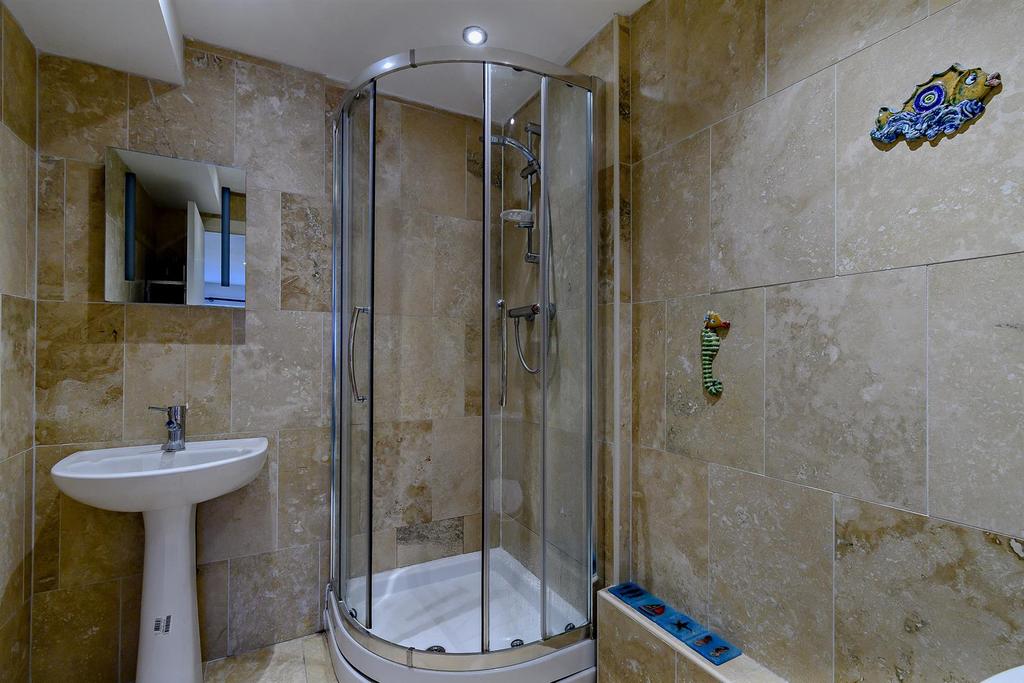 Main Bedroom En-suite
