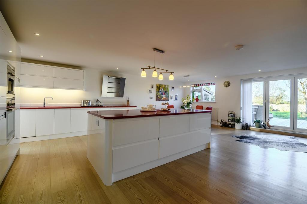 Breakfast / Dining Kitchen