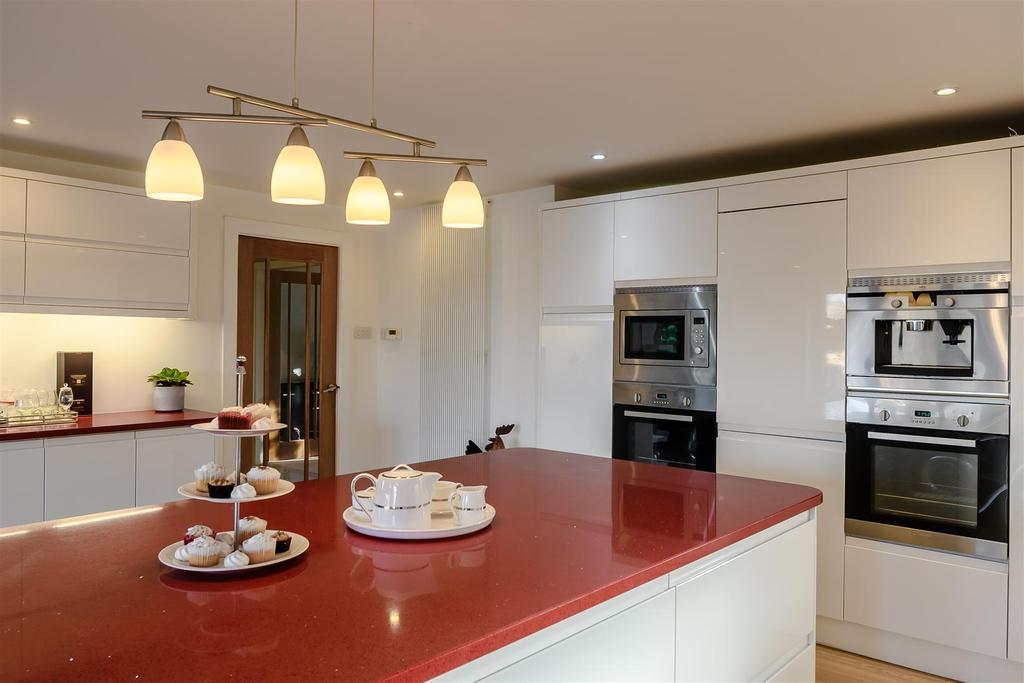Breakfast / Dining Kitchen