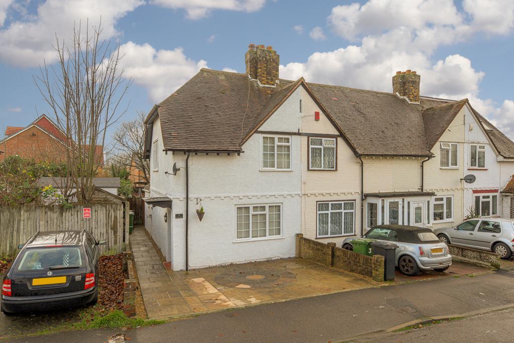 Stones Road, Epsom 3 bed semidetached house £435,000
