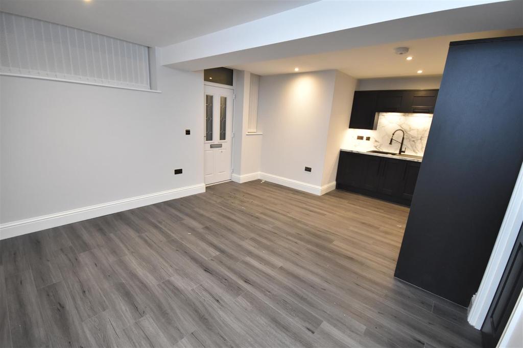 Fazakerley Street, Liverpool 2 bed apartment £850 pcm (£196 pw)