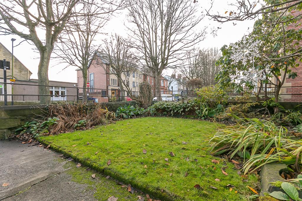 West Avenue, Gosforth, Newcastle upon... 6 bed semidetached house £